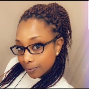 Meet your Posher, Naudia